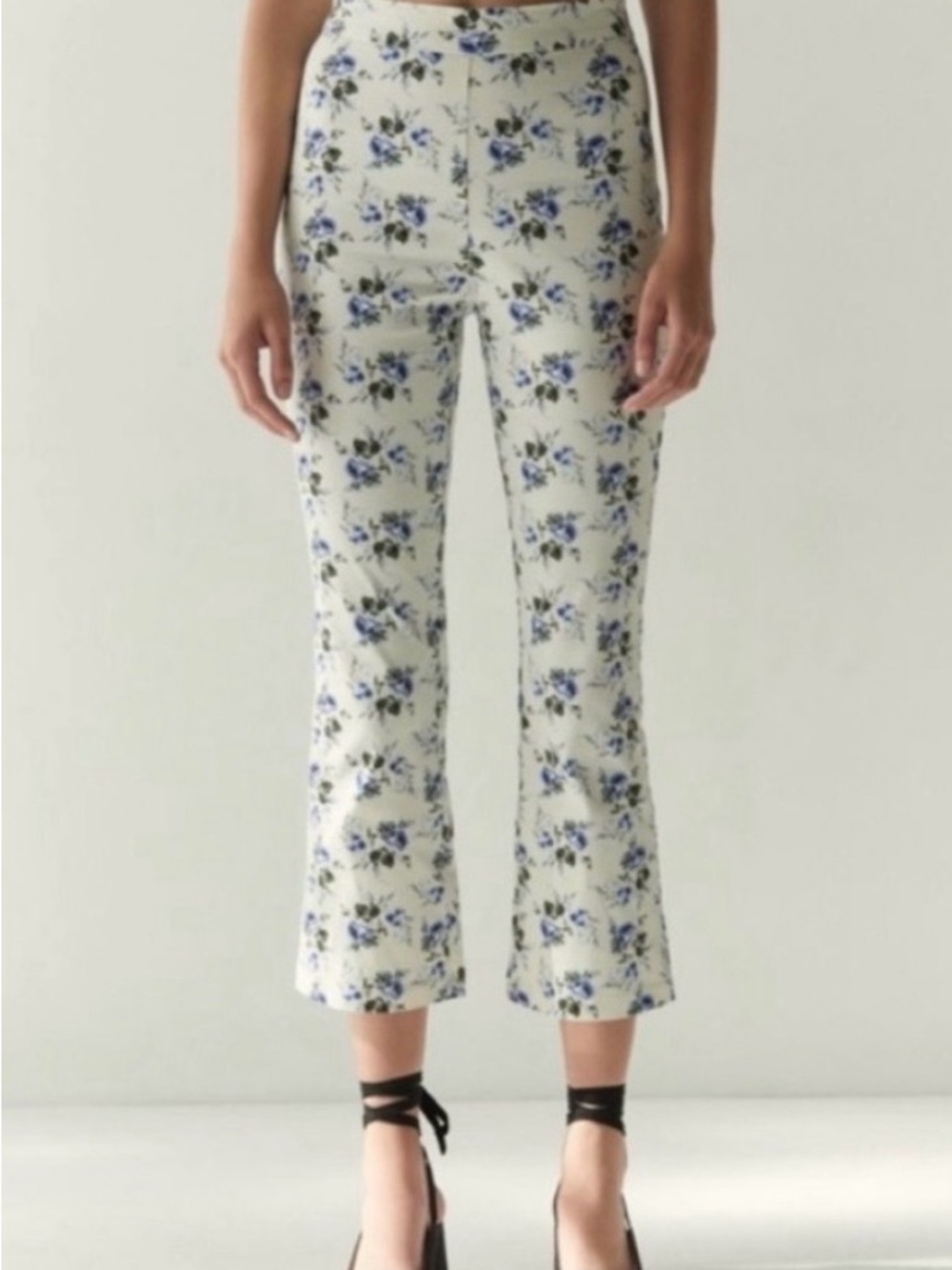 Laura Ashley x Urban Outfitters Leila White Floral Cropped Kick Flare Pant| SZ 4